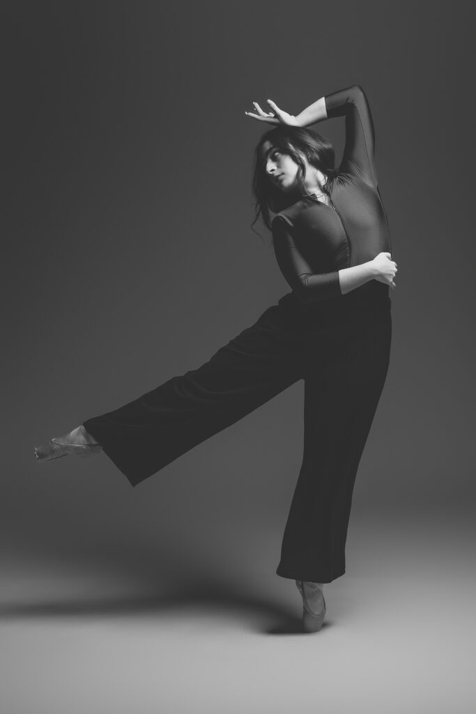 Dancer on point shoes in bw photo
